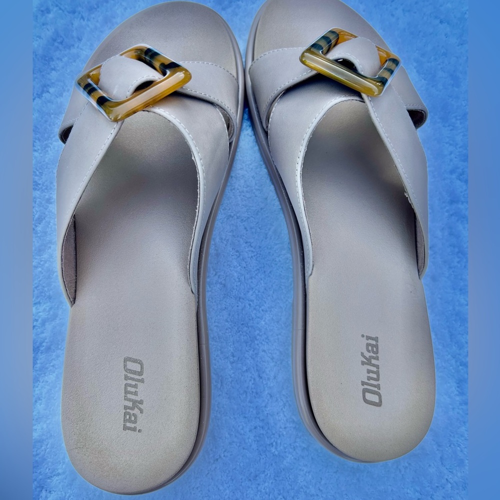 OluKai La'i Slides Taupe with Tortoise Buckle Women's Size 10 - Picture 4 of 7